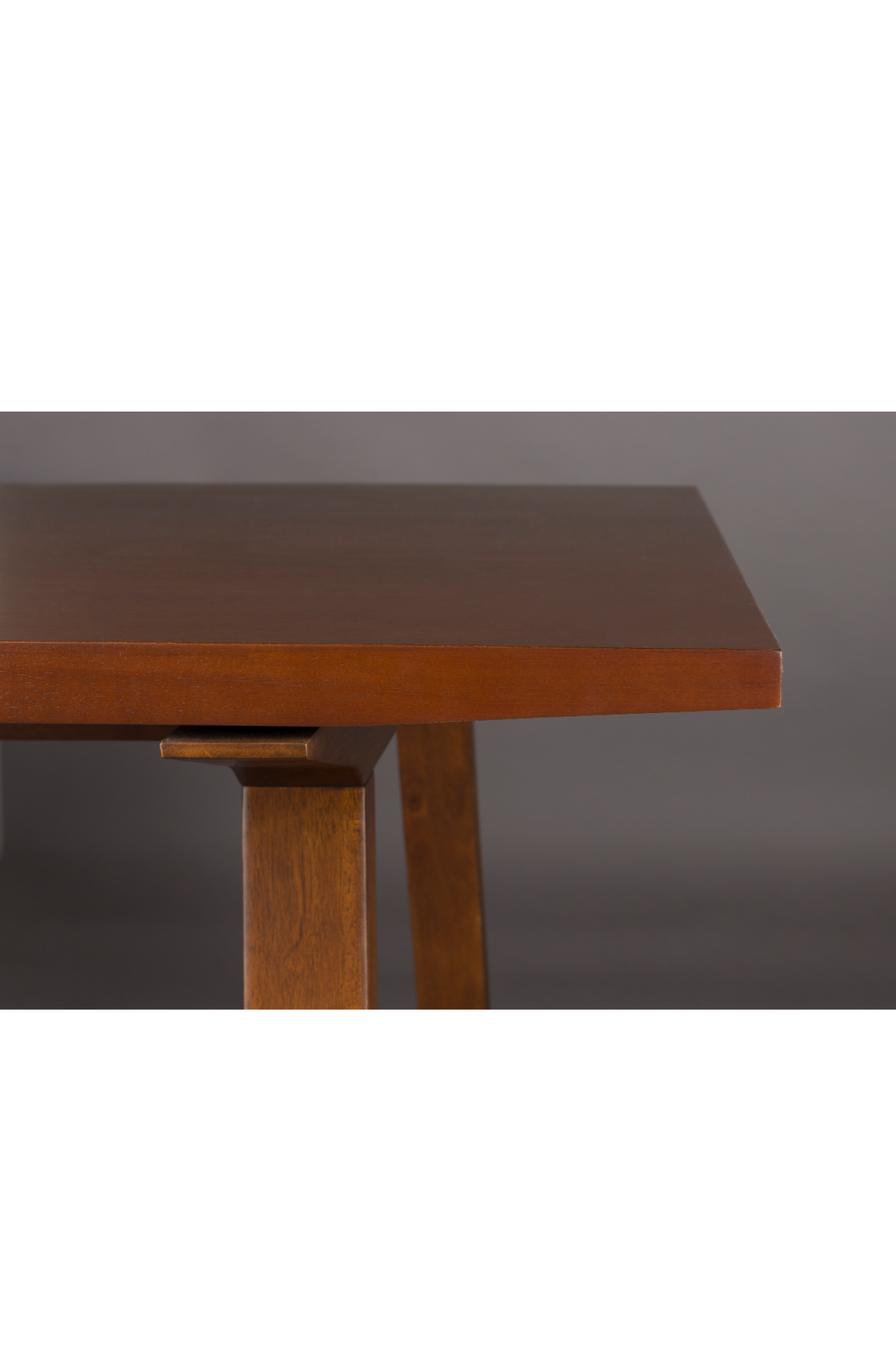 Table à manger en placage de noyer