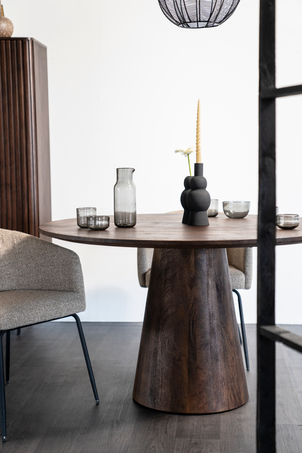 Table à manger sur pied en bois