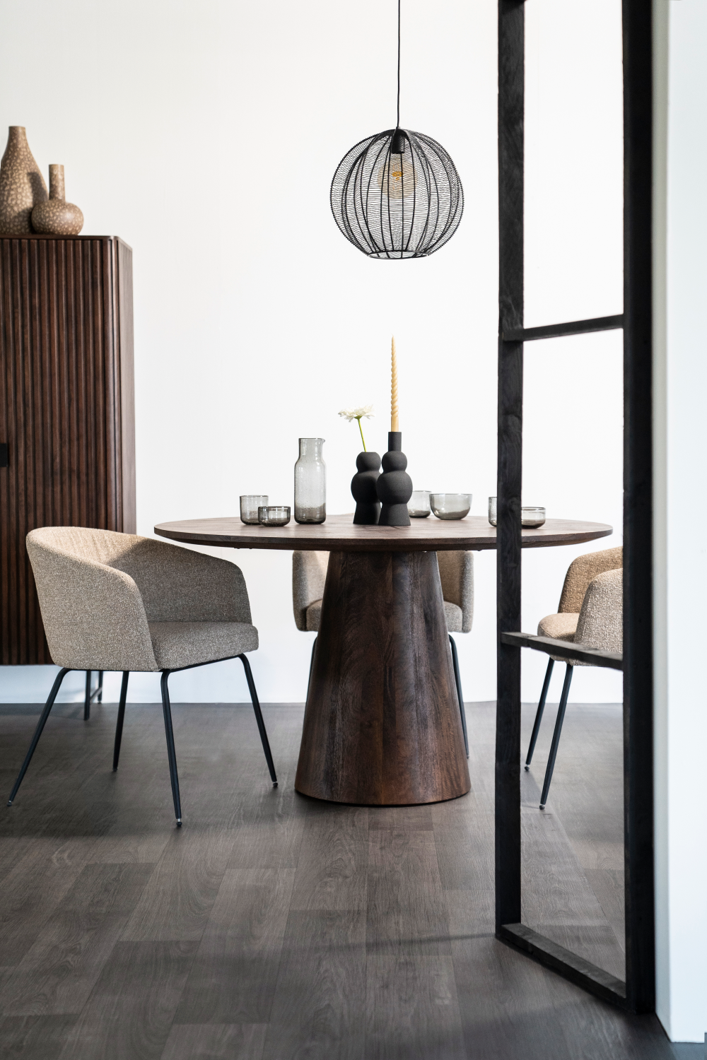 Table à manger sur pied en bois