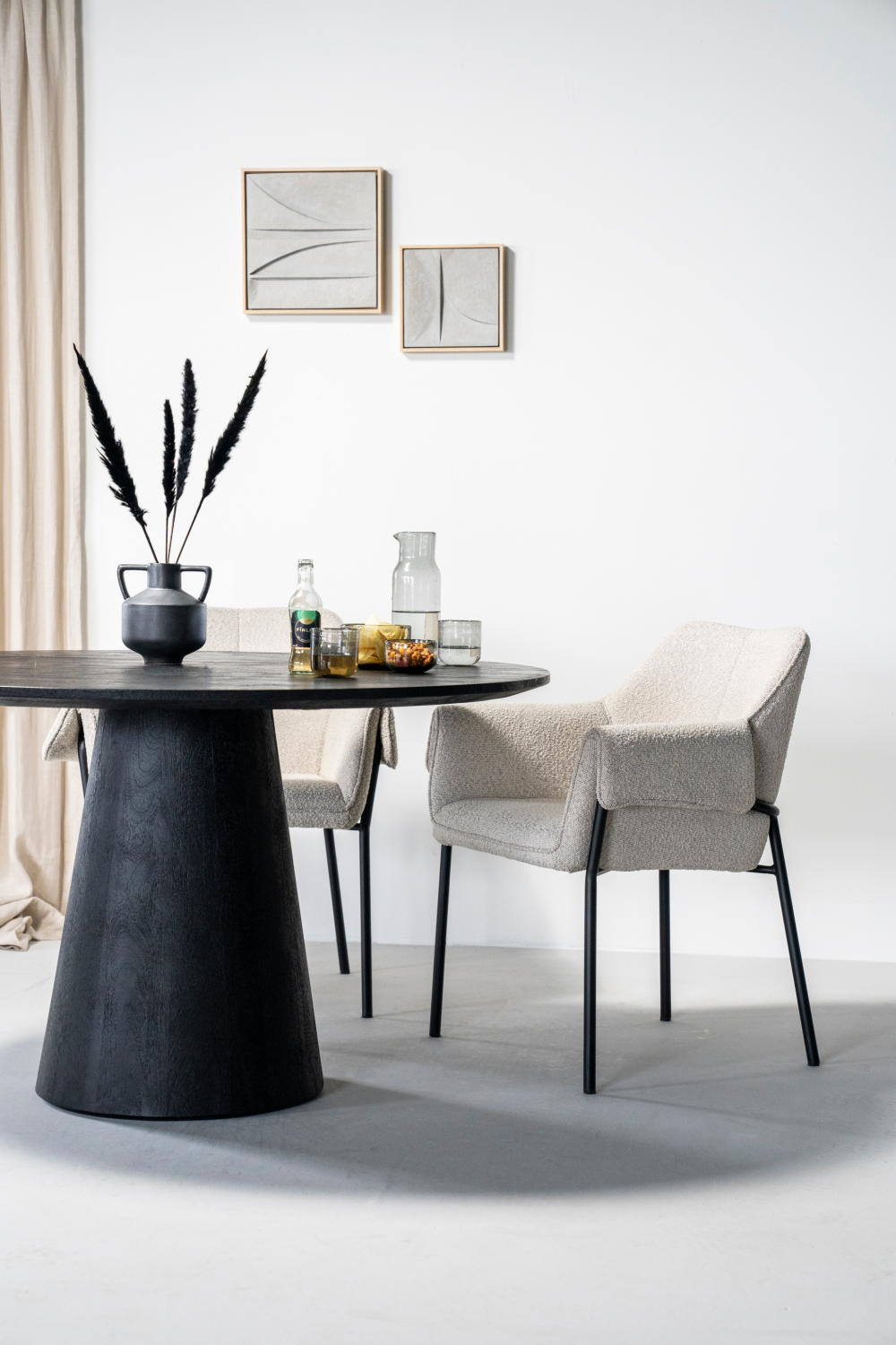 Table à manger sur pied en bois
