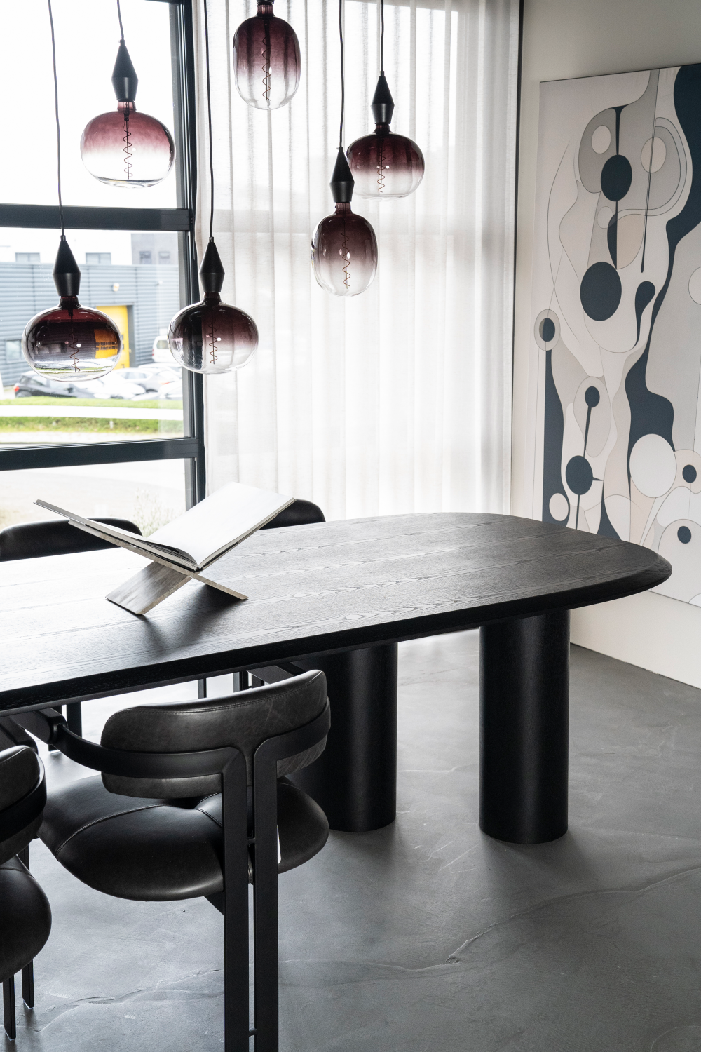 Table à manger en chêne noir