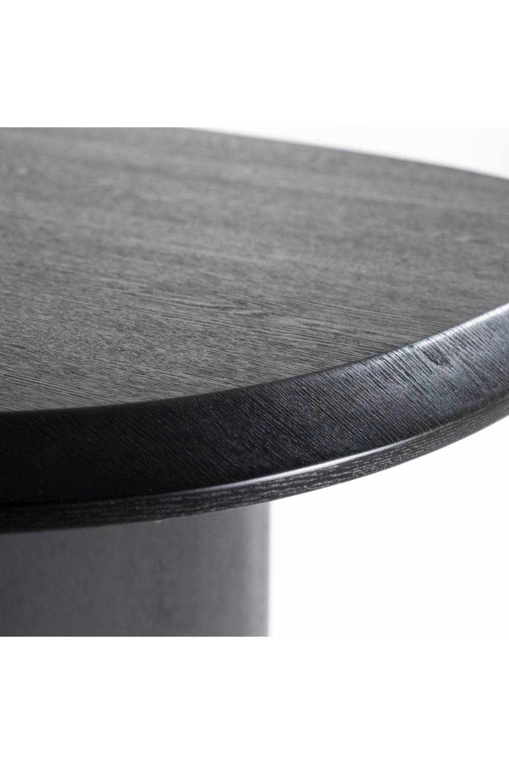 Table à manger en chêne noir