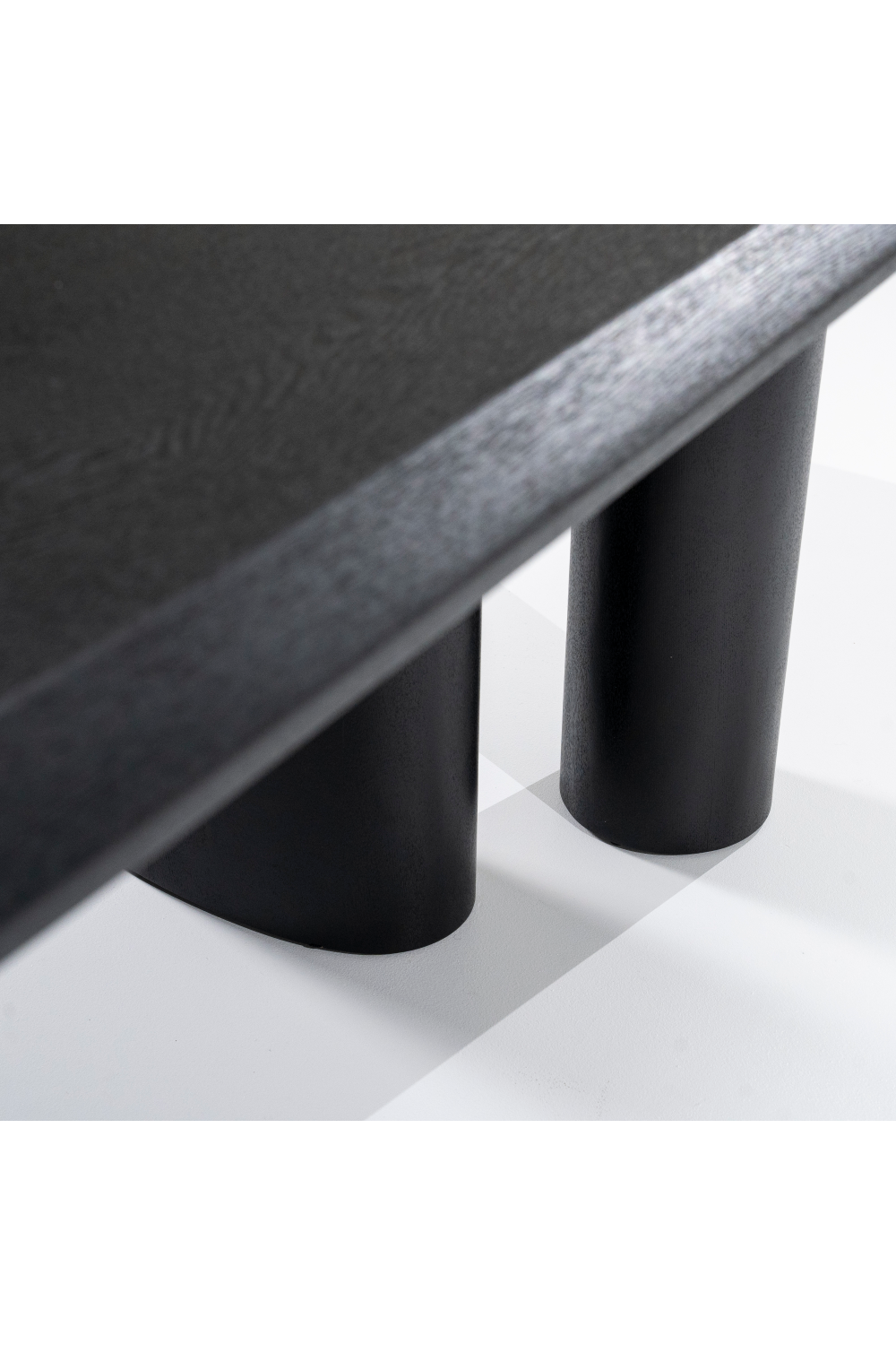 Table à manger en chêne noir
