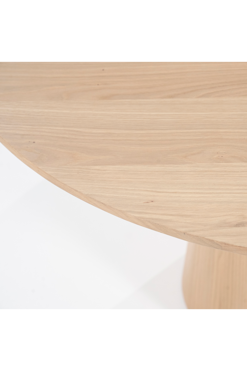 Table de salle à manger à pied central en chêne