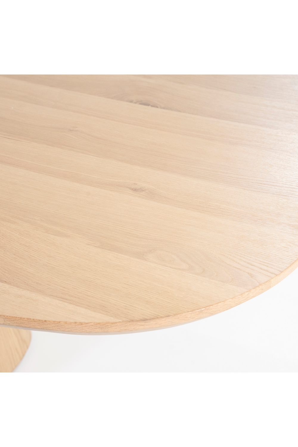 Table à manger en chêne laqué