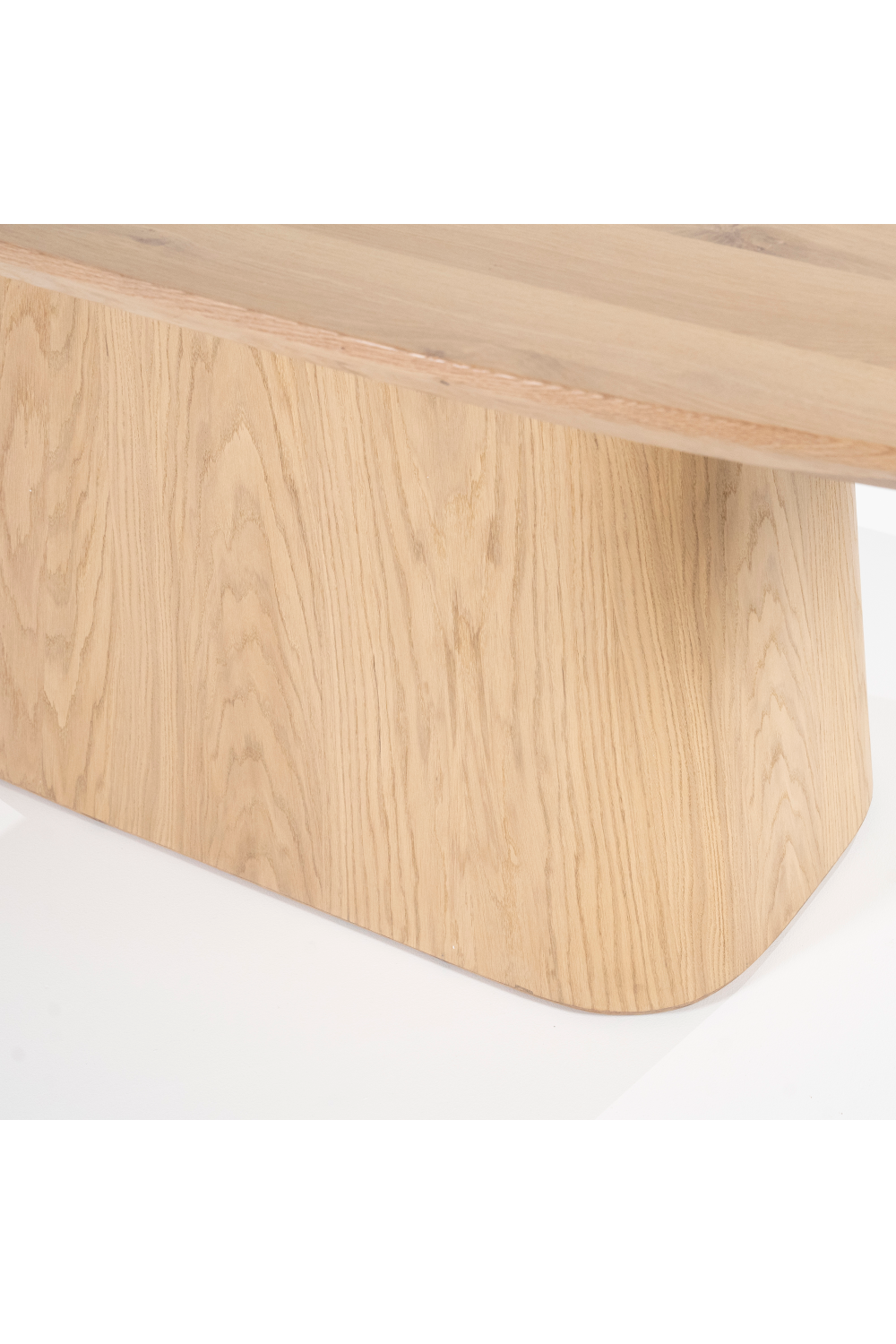 Table à manger en chêne laqué