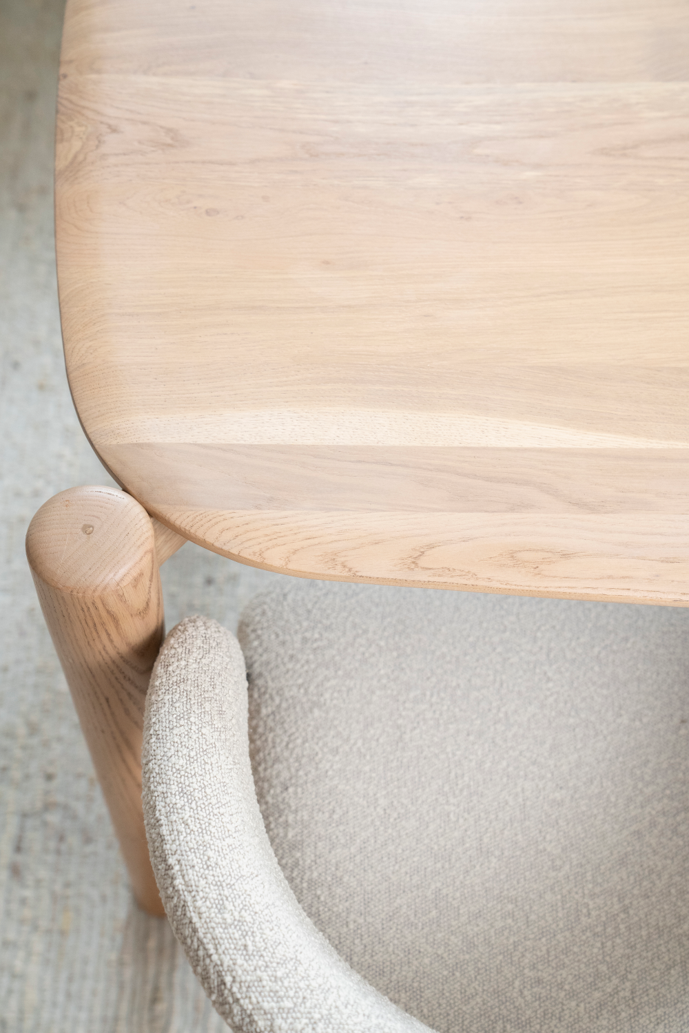 Table à manger scandinave en chêne
