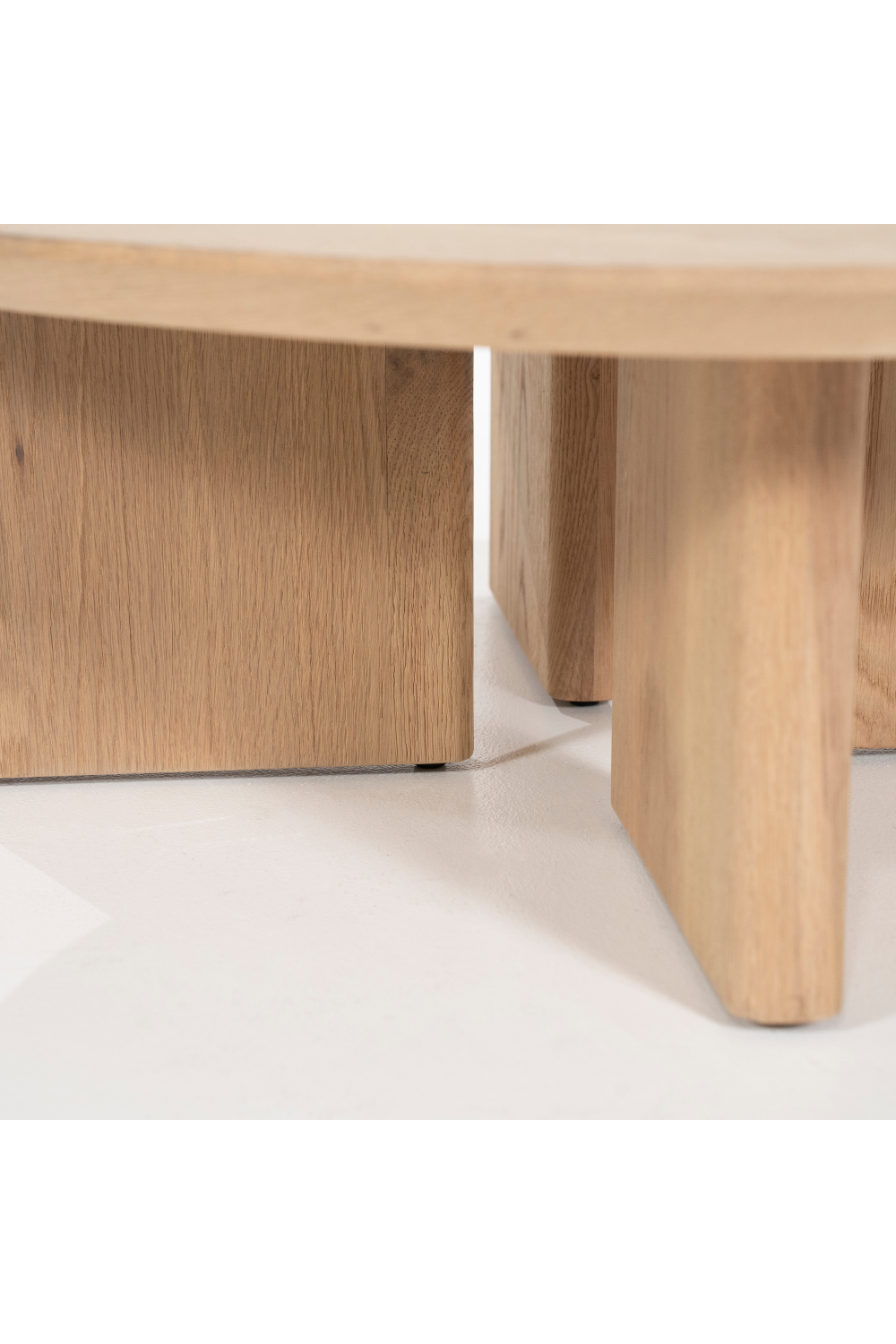 Table basse en chêne verni naturel