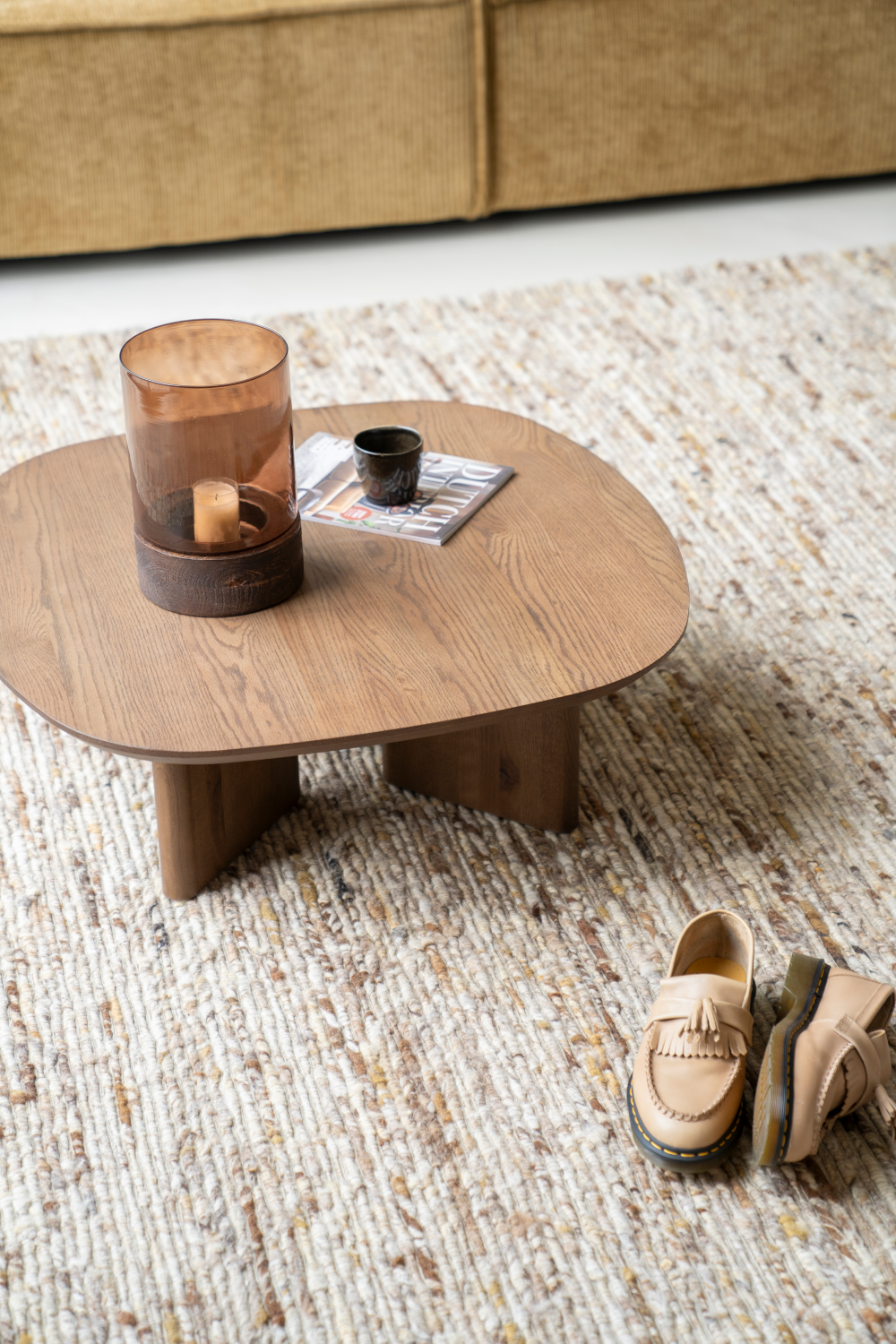 Table basse en chêne verni marron