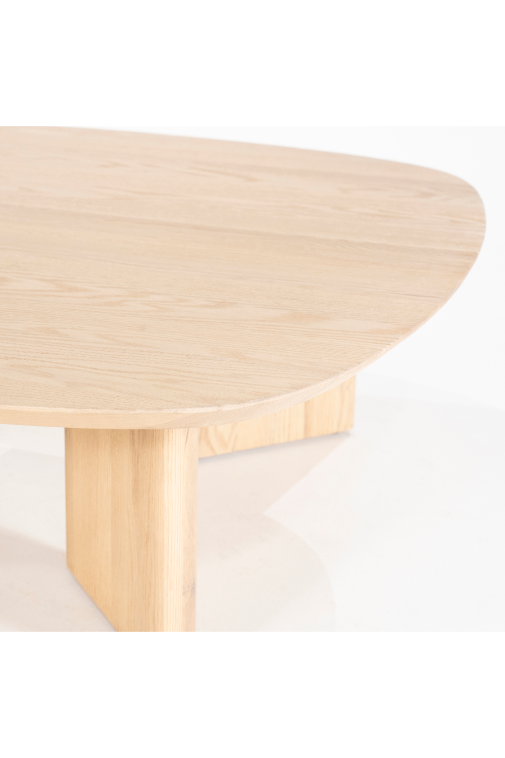 Table basse en chêne verni naturel