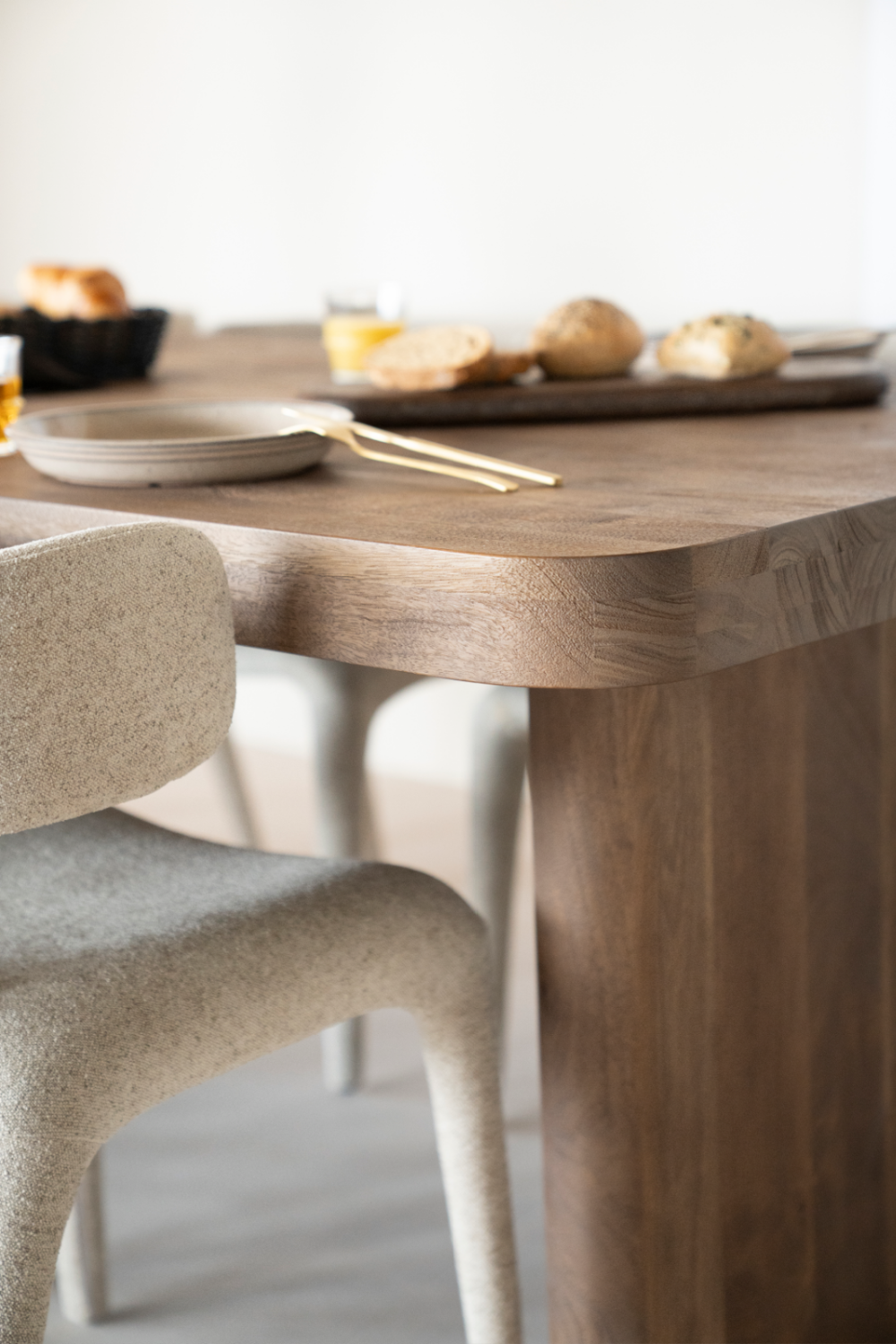 Table à manger en bois de manguier brossé