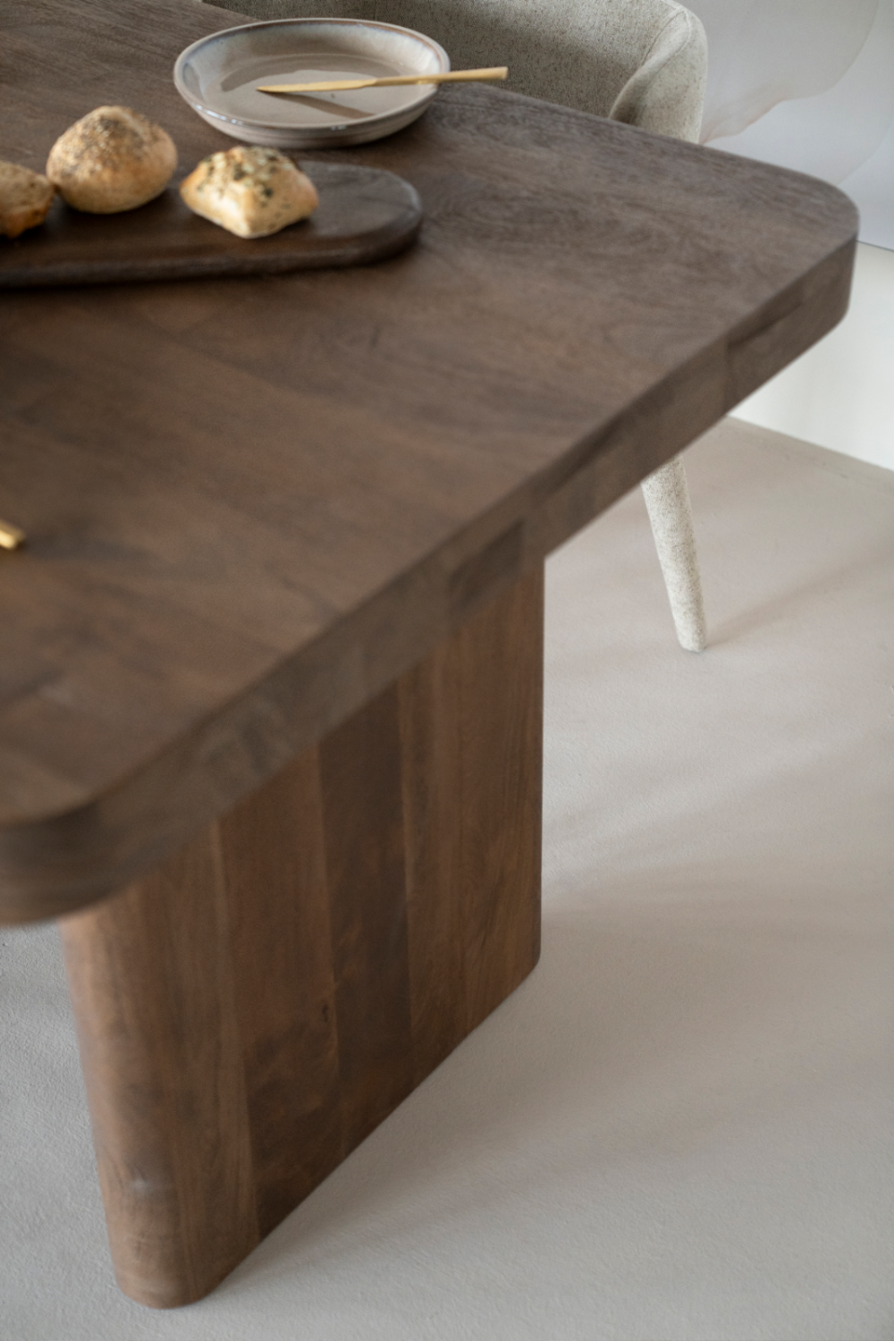 Table à manger en bois de manguier brossé