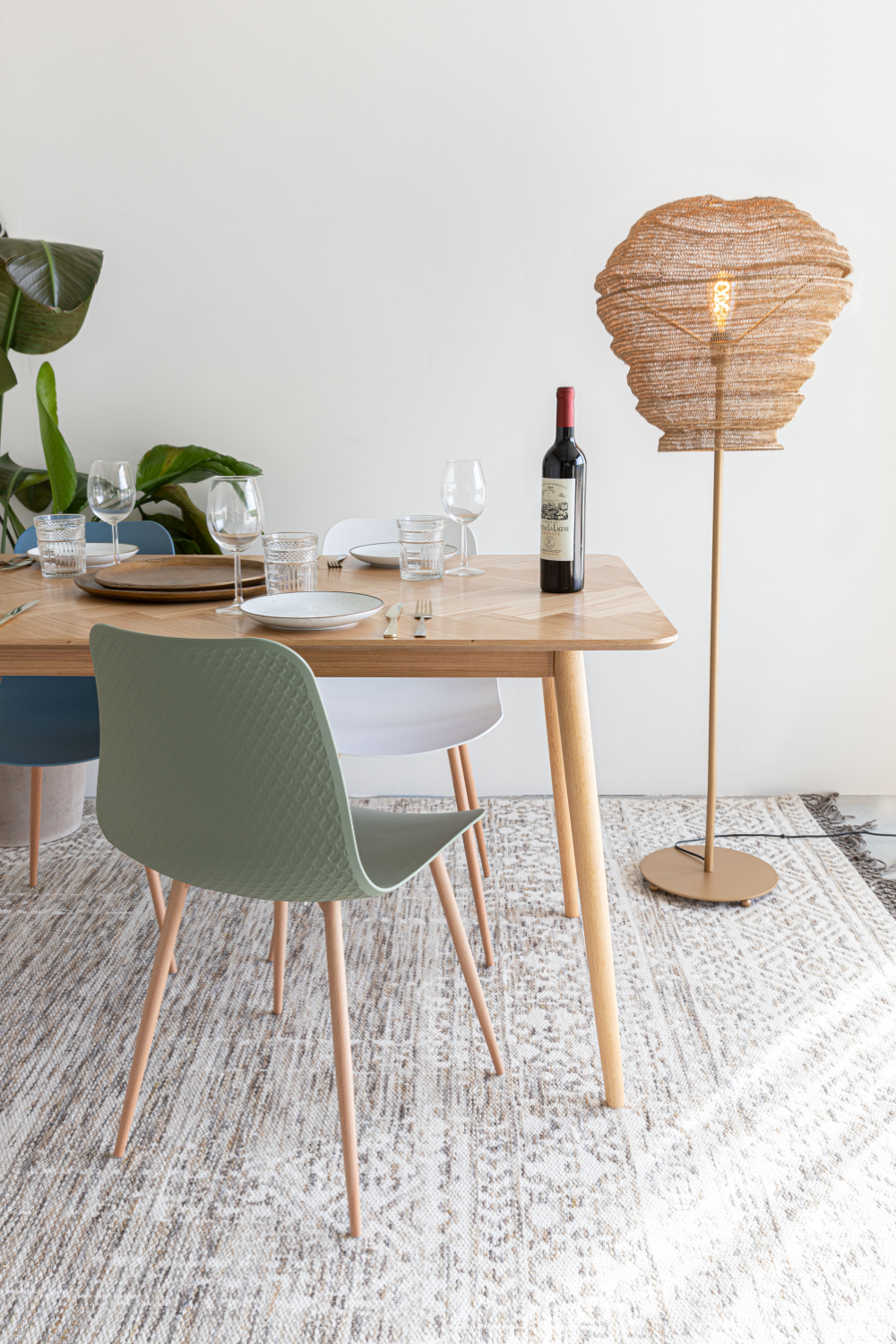 Table de salle à manger moderne en teck