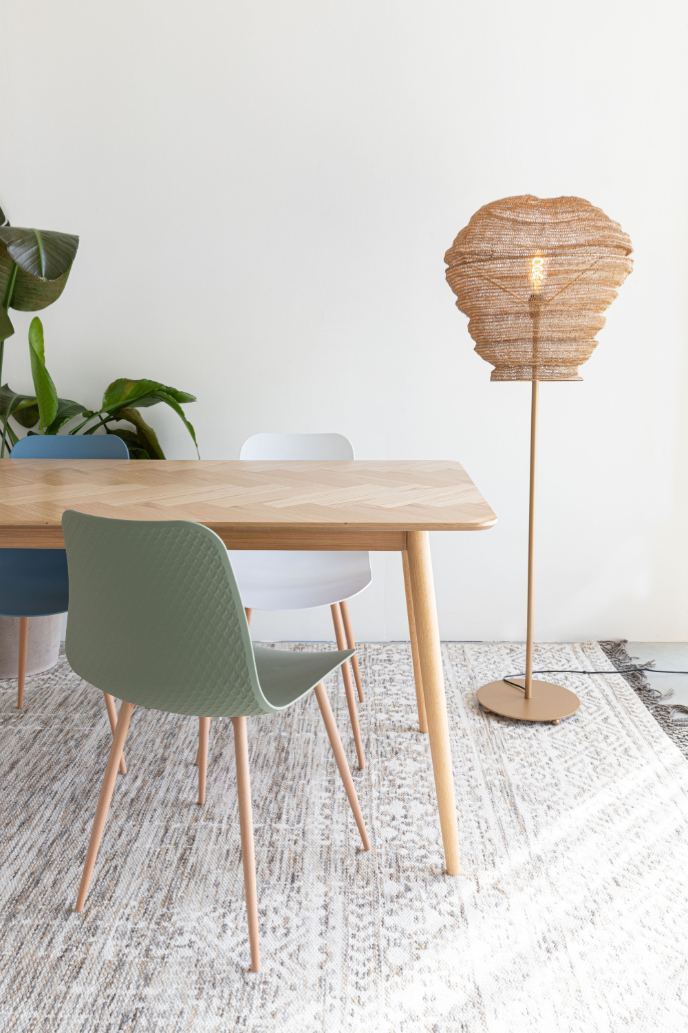 Table de salle à manger moderne en teck
