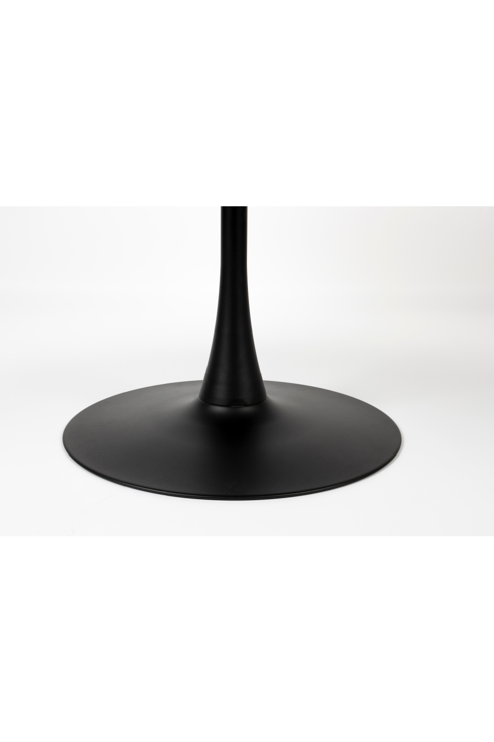 Table à manger sur pied marron