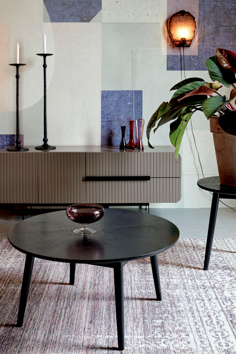 Table basse en bois noir